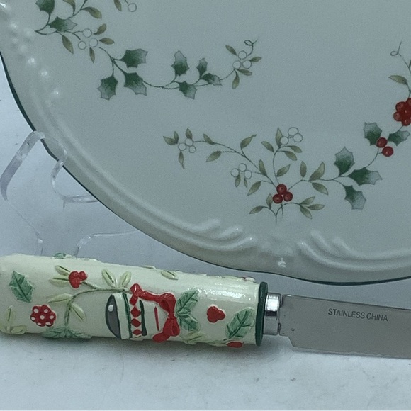 New Pfaltzgraff Winterberry Cheese Tray with Sculpted Slicer - Picture 2 of 9
